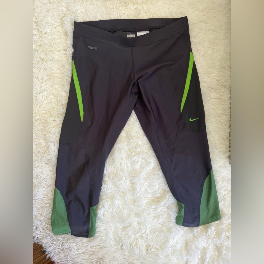 Nike cropped work out pants